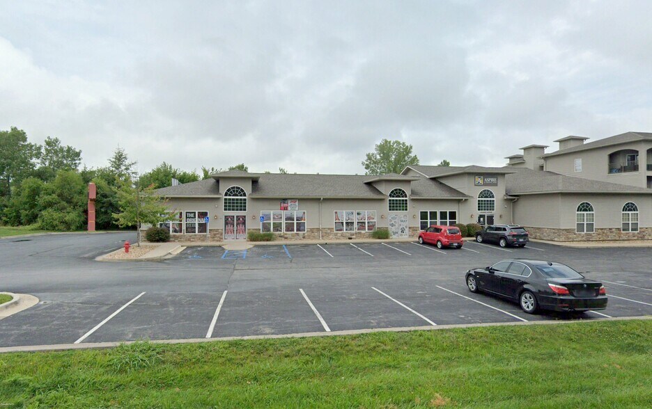 610 NW Yennie St, Grain Valley, MO à louer - Photo de l’immeuble – Image 2 sur 7