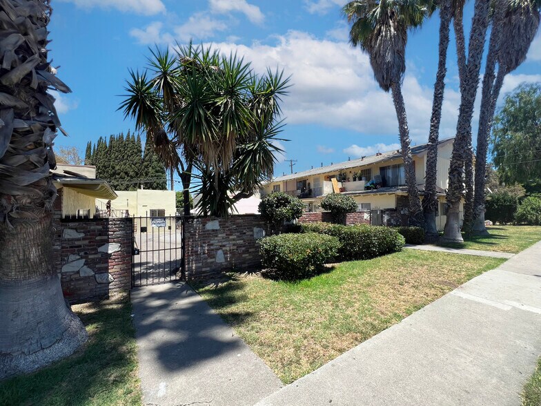 1803 W Sumac Ln, Anaheim, CA à vendre - Photo de l’immeuble – Image 2 sur 7