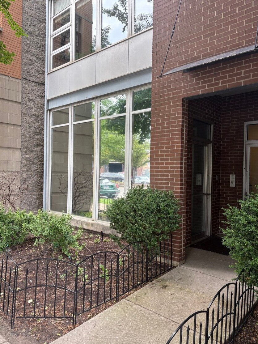 2716 N Ashland Ave, Chicago, IL à vendre Photo de l’immeuble– Image 1 sur 11