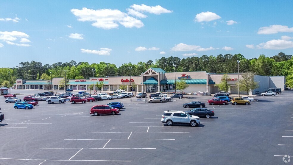 600-620 Cedar Creek Rd, Fayetteville, NC à louer - Photo principale – Image 1 sur 3