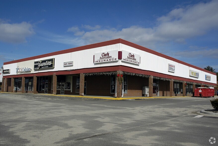 765 Roosevelt Trl, Windham, ME à louer - Photo de l’immeuble – Image 2 sur 9