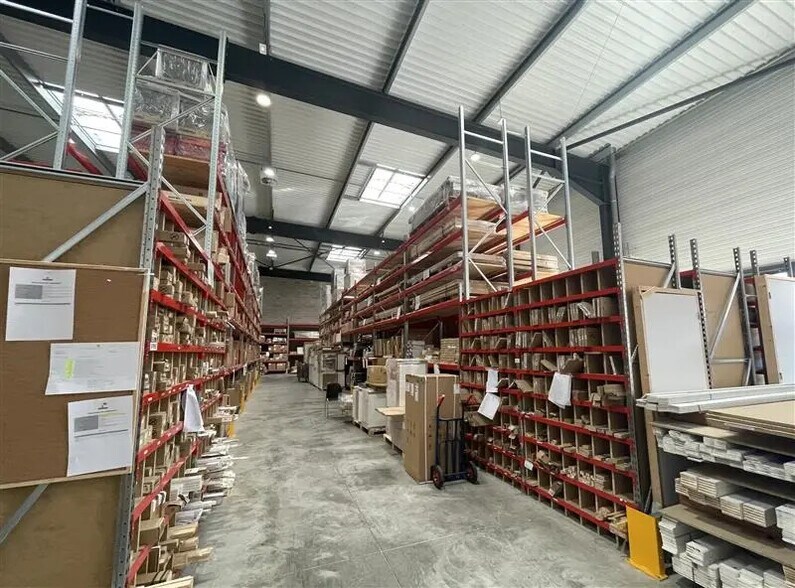 Local d’activités dans Tremblay-en-France à louer - Photo de l’immeuble – Image 2 sur 11