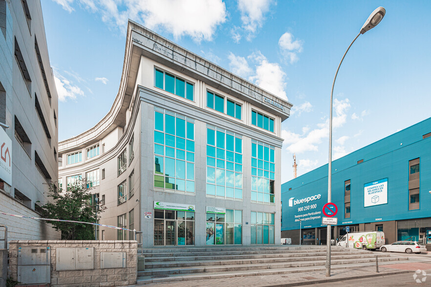 Local commercial dans Pozuelo de Alarcón, Madrid à louer - Photo principale – Image 1 sur 4
