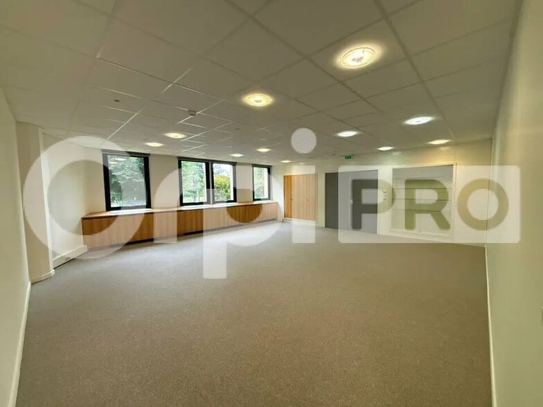 Bureau dans Saint-Aubin à louer - Photo de l’immeuble – Image 2 sur 12