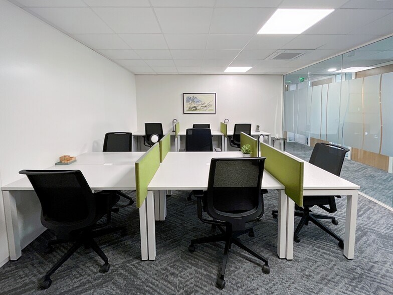 12600 N Featherwood Dr, Houston, TX à louer - Photo de l’immeuble – Image 1 sur 8