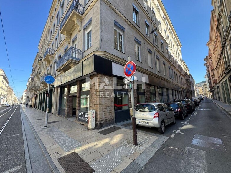 Local commercial dans Saint-Étienne à vendre - Photo de l’immeuble – Image 1 sur 8