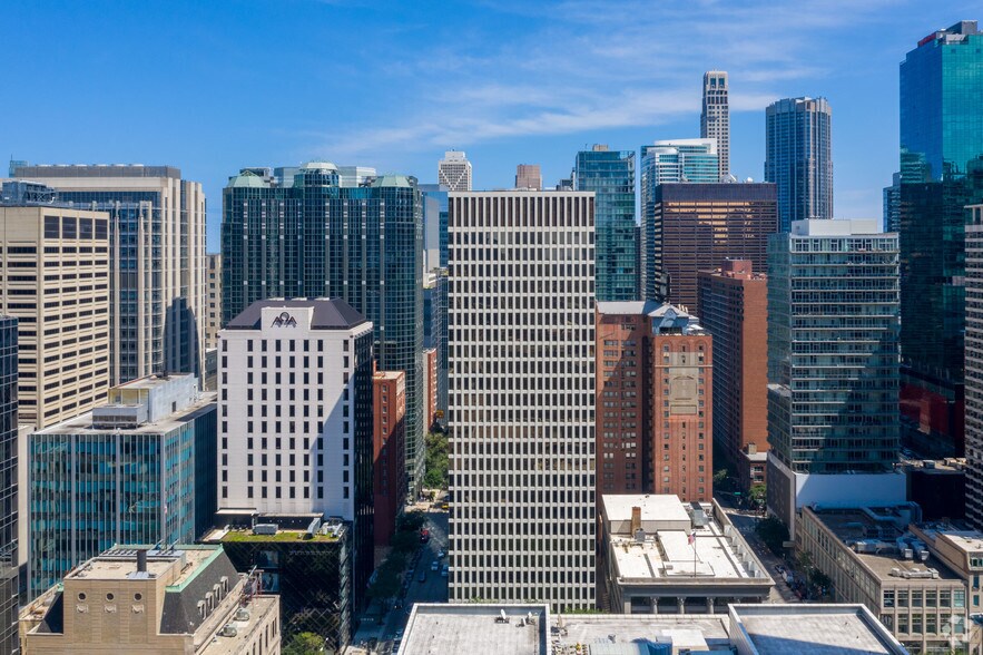 625 N Michigan Ave, Chicago, IL à louer - Photo de l’immeuble – Image 3 sur 12