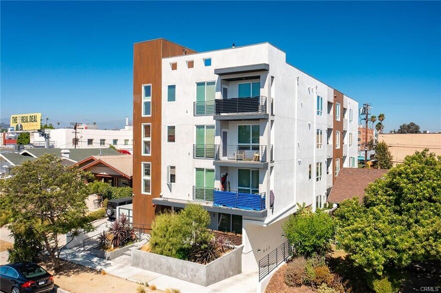 222 N Manhattan Pl, Los Angeles, CA à vendre - Photo de l’immeuble – Image 2 sur 9