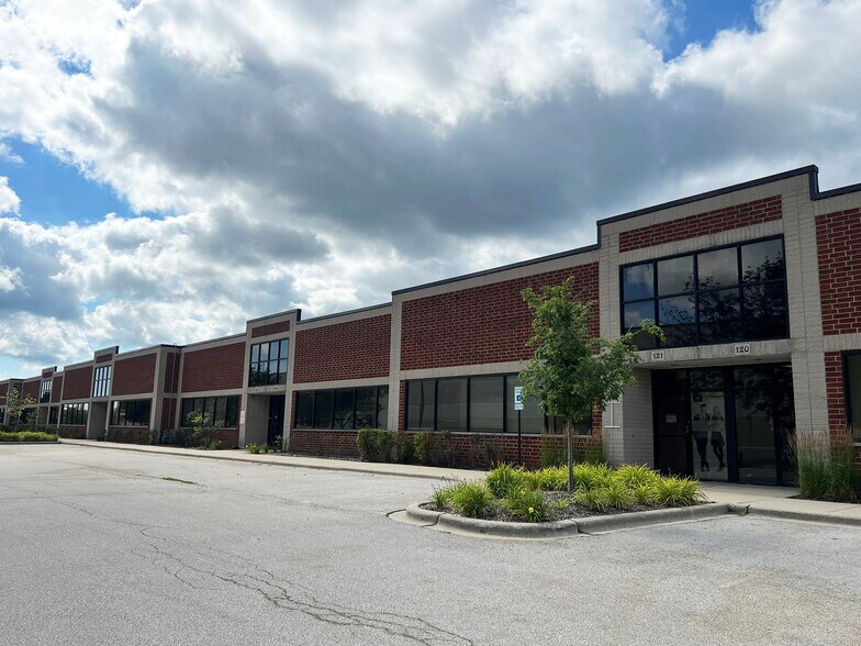 50 Lakeview Pky, Vernon Hills, IL à louer - Photo de l’immeuble – Image 2 sur 13