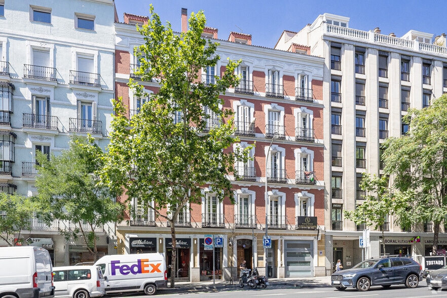 Calle de Génova, 12, Madrid, Madrid à louer - Photo de l’immeuble – Image 2 sur 2