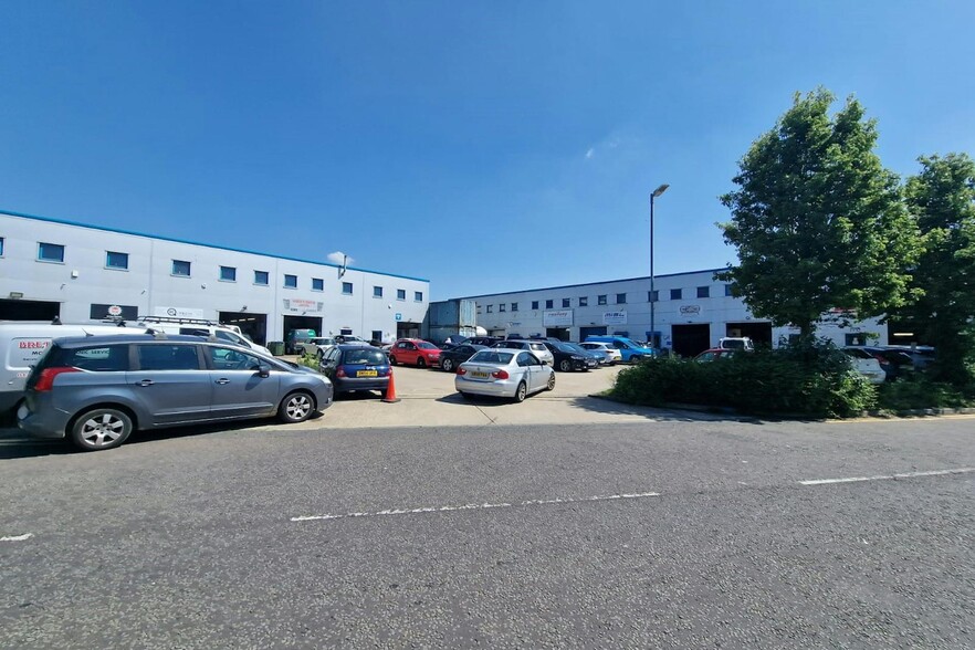 Knights Park Rd, Basingstoke à vendre - Photo de l’immeuble – Image 3 sur 4