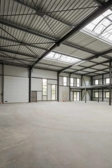 Local d’activités dans Trévoux à louer - Photo de l’immeuble – Image 2 sur 3