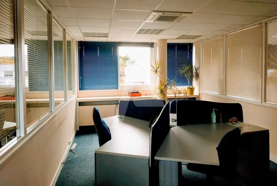 Bureau dans Igny à louer Photo intérieure– Image 1 sur 3