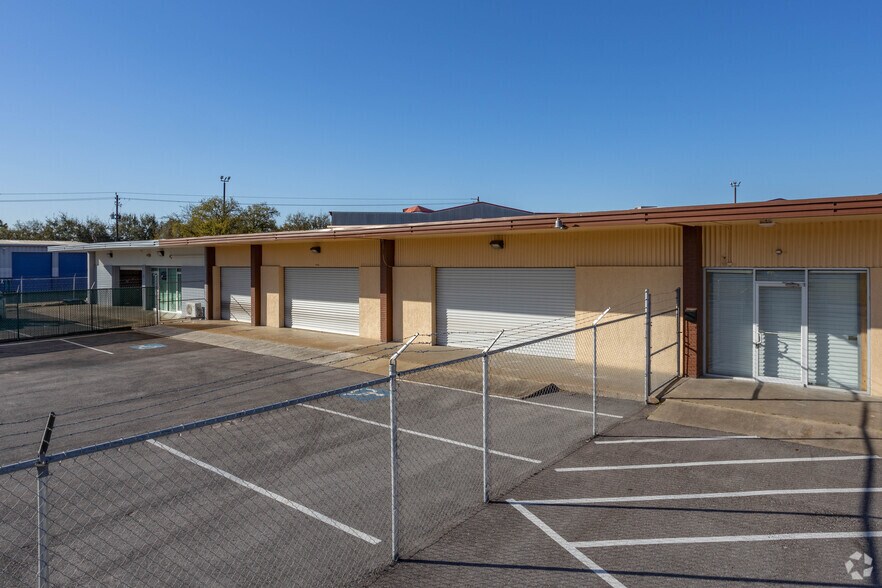 10510-10520 Mango St, Houston, TX à louer - Photo de l’immeuble – Image 1 sur 1