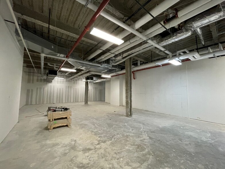 679 Van Sinderen Ave, Brooklyn, NY à louer - Photo de l’immeuble – Image 3 sur 9