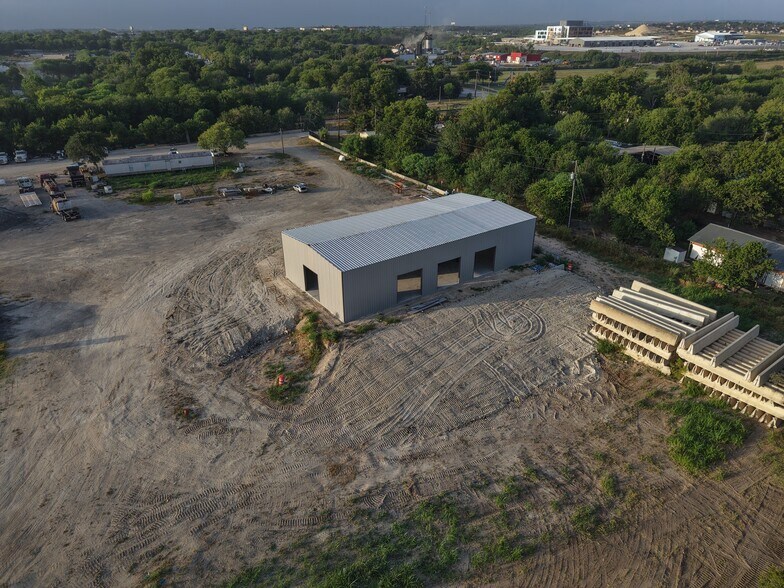 530 Strateman Ln, New Braunfels, TX à louer - Photo de l’immeuble – Image 2 sur 7
