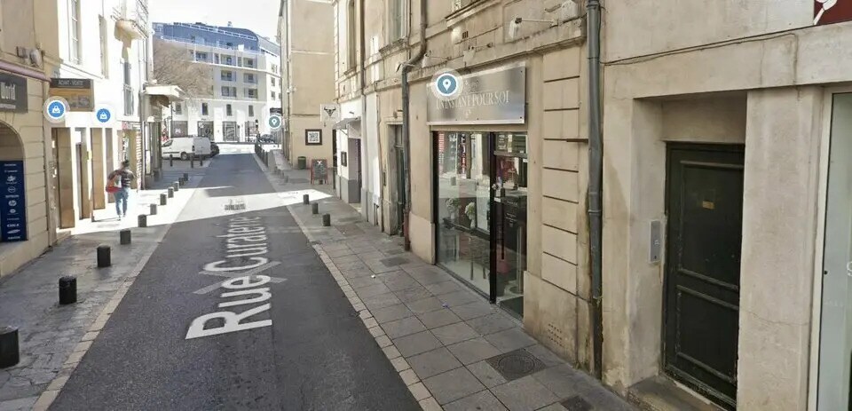 Local commercial dans Nîmes à louer - Photo de l’immeuble – Image 2 sur 4