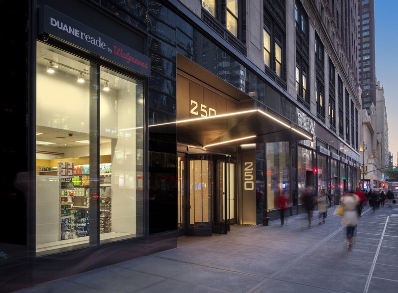 250 W 57th St, New York, NY à louer - Photo de l’immeuble – Image 2 sur 3