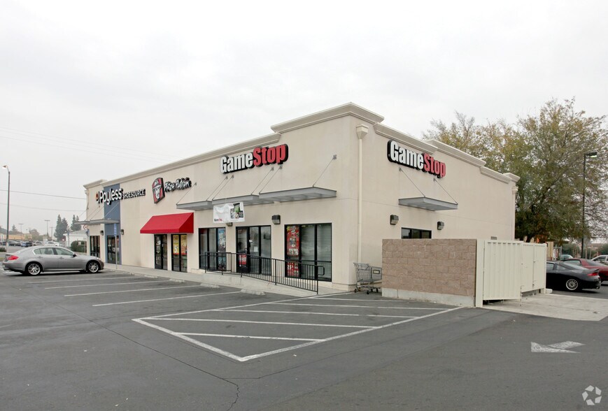 3235 N 1st St, Fresno, CA à louer - Photo de l’immeuble – Image 3 sur 8