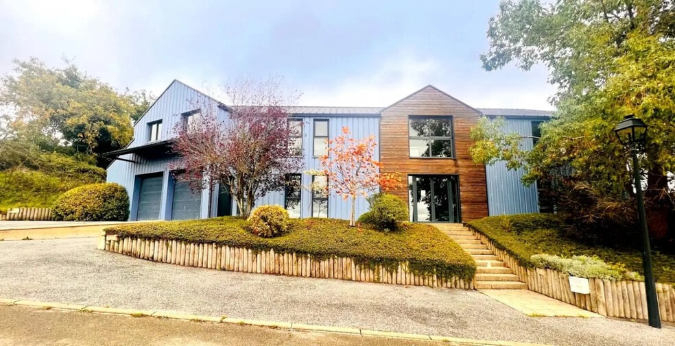 Local d'activités dans Crespières à vendre - Photo de l’immeuble – Image 1 sur 13