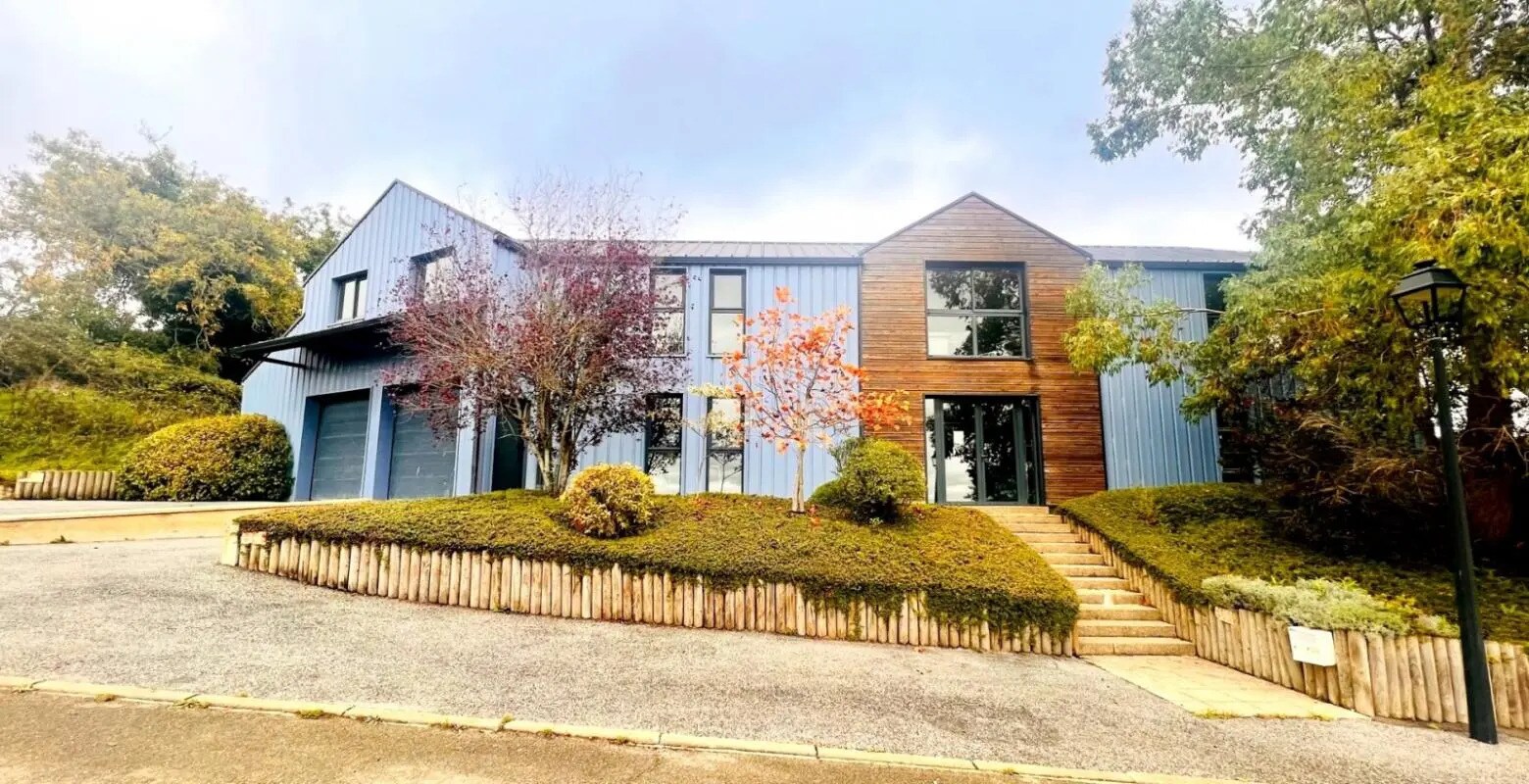 Local d'activités dans Crespières à vendre Photo de l’immeuble– Image 1 sur 14