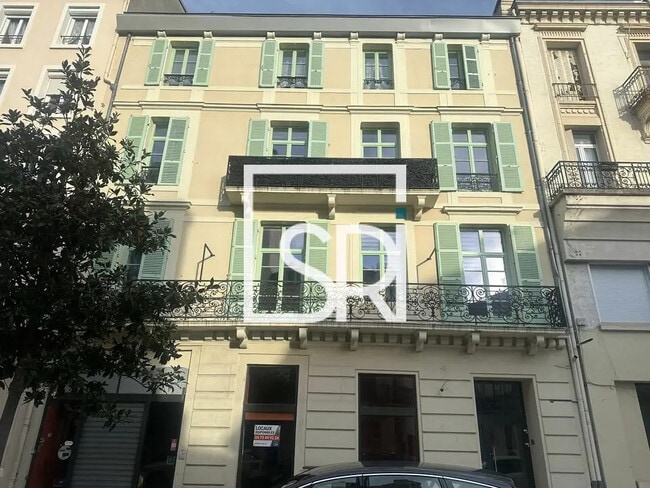 Plus de détails pour Local commercial à louer