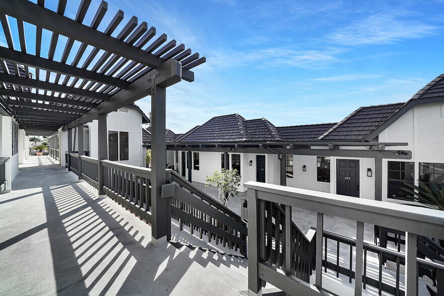 471 N Old Newport Blvd, Newport Beach, CA à louer - Photo de l’immeuble – Image 3 sur 11