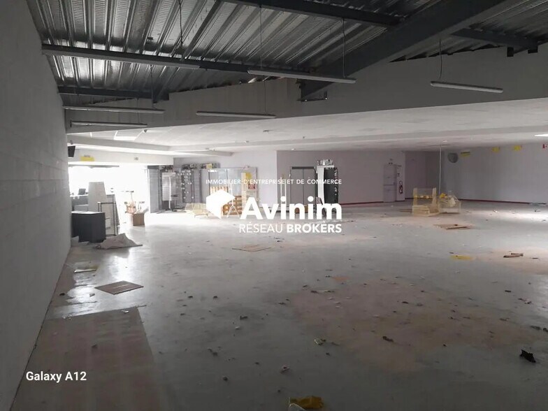 Local commercial dans Saint-Germain-du-Puy à louer - Photo intérieure – Image 3 sur 8