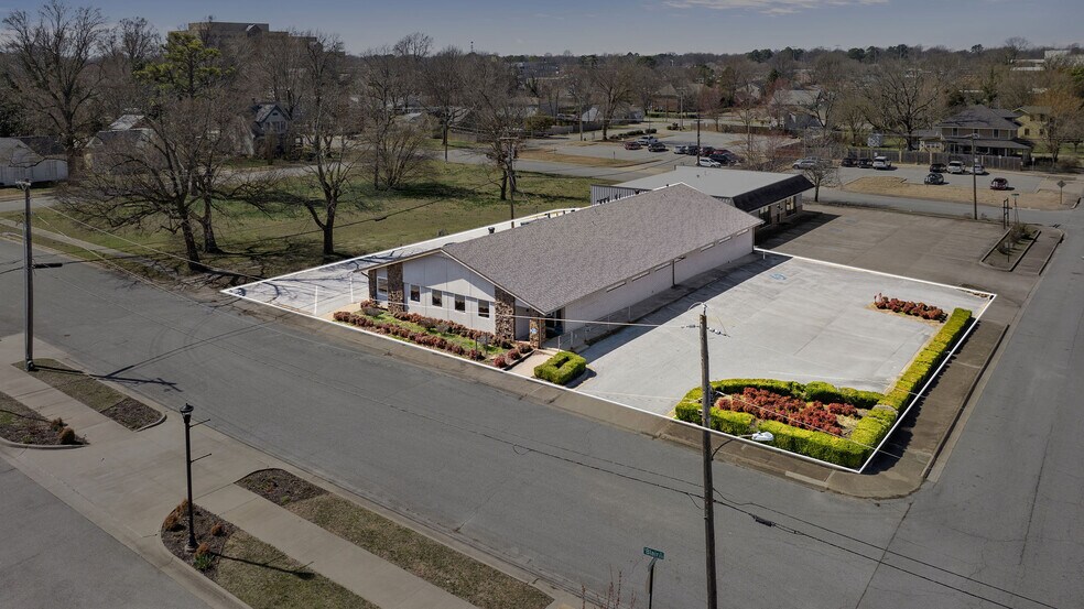206 S Blair St, Springdale, AR à louer - Photo de l’immeuble – Image 2 sur 8