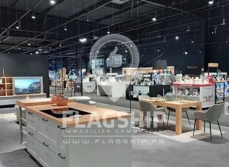 Local commercial dans Sainte-Geneviève-des-Bois à louer - Photo de l’immeuble – Image 1 sur 7