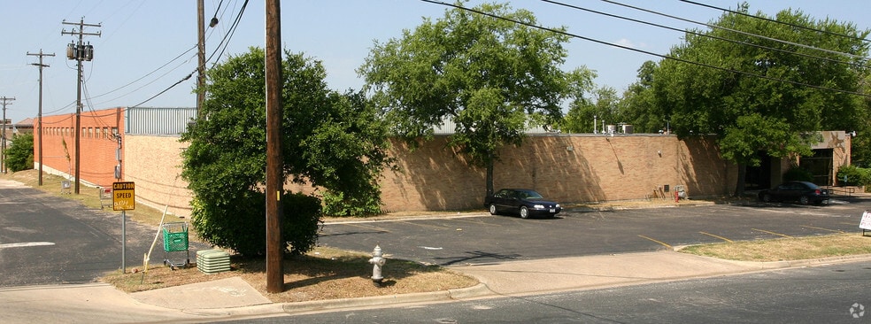 1045 Reinli St, Austin, TX à louer - Photo de l’immeuble – Image 2 sur 10