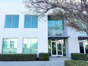 9660-9690 Research Dr, Irvine, CA à louer Photo de l’immeuble– Image 1 sur 21