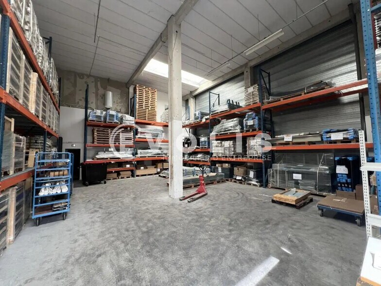 40 Rue Vladimir Jankelevitch, Émerainville à louer - Photo de l’immeuble – Image 1 sur 4