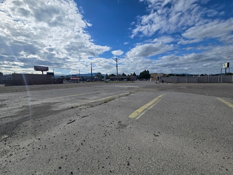 14817 E Sprague Ave, Spokane Valley, WA à louer - Photo de l’immeuble – Image 3 sur 6