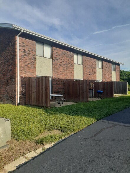 2520 Eastview Dr, Belleville, IL à vendre - Photo de l’immeuble – Image 3 sur 3