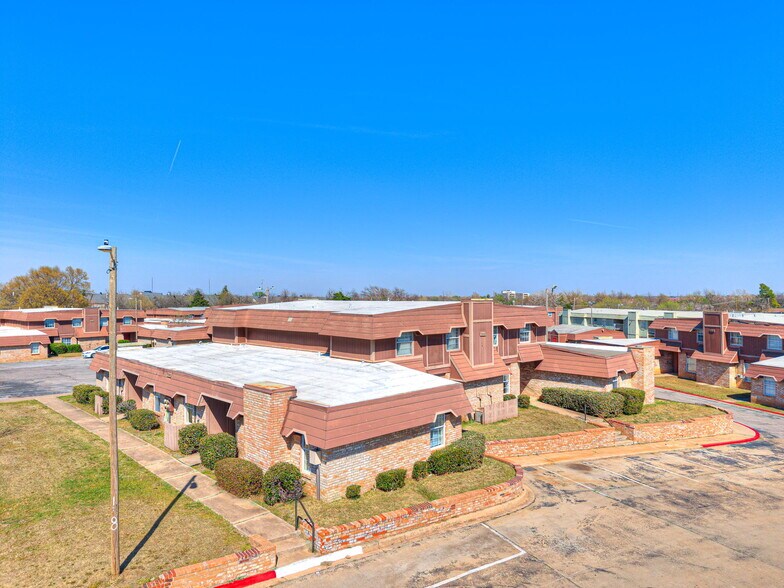 7404 Lyrewood Ln, Oklahoma City, OK à vendre - Photo de l’immeuble – Image 3 sur 149
