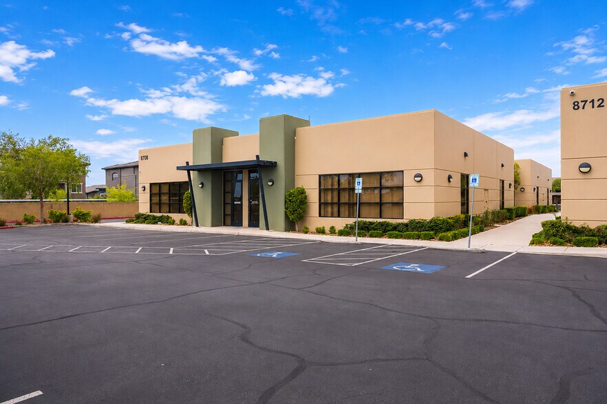 8708 Spanish Ridge Ave, Las Vegas, NV à vendre - Photo de l’immeuble – Image 3 sur 22