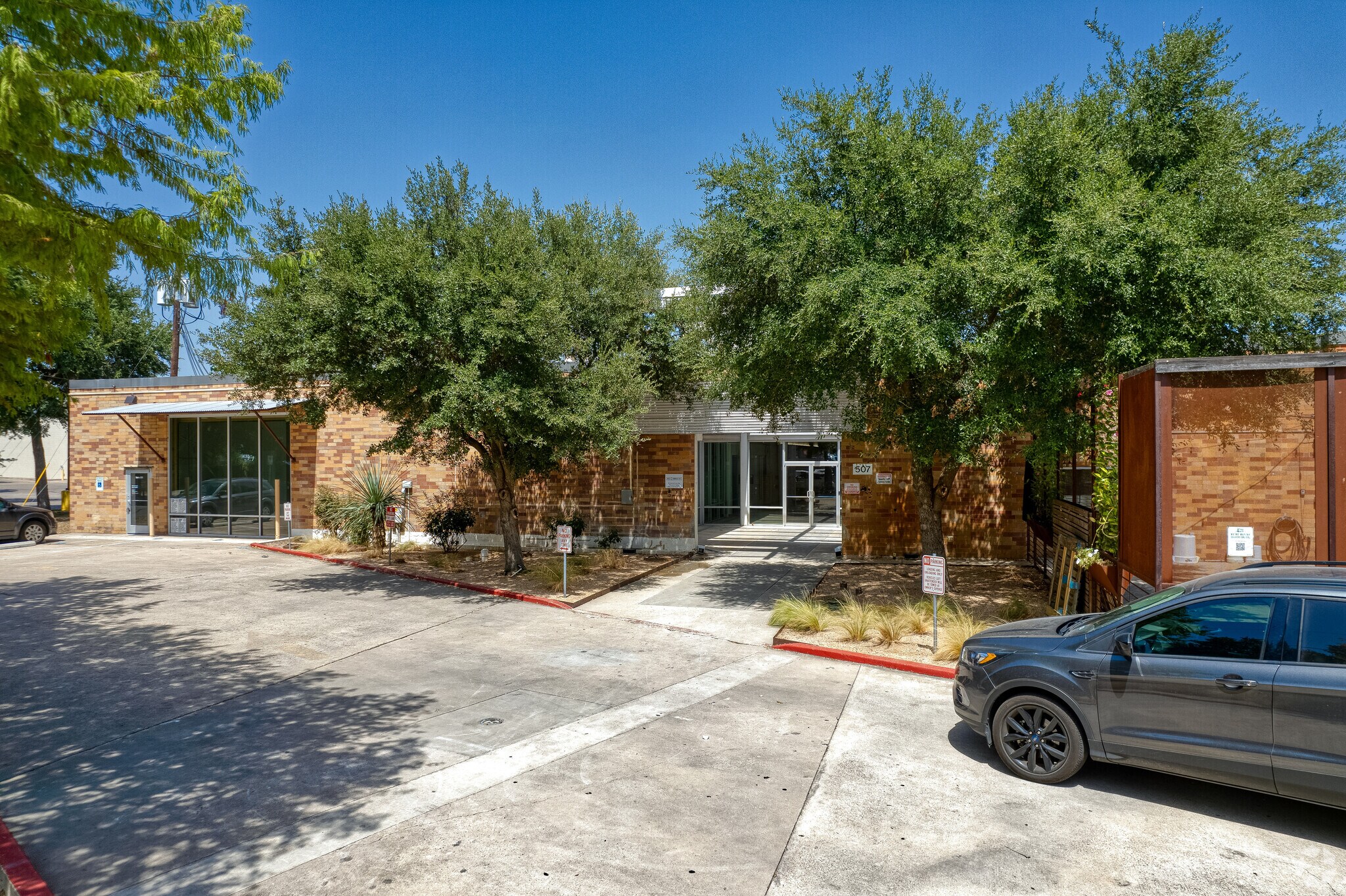 507 E Calles St, Austin, TX à louer Photo de l’immeuble– Image 1 sur 49