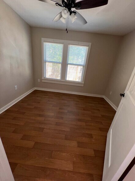 223 E Bridge St, New Braunfels, TX à louer - Photo intérieure – Image 3 sur 5