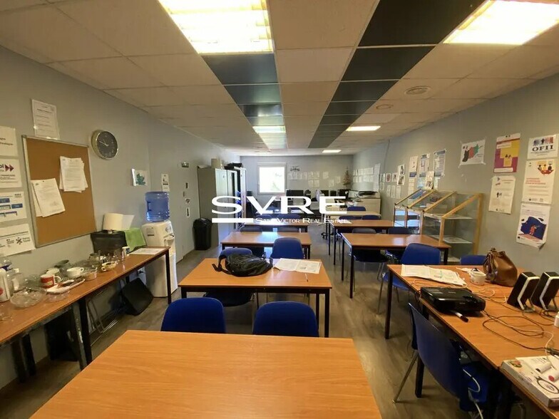 Bureau dans Aubagne à louer - Photo de l’immeuble – Image 1 sur 2
