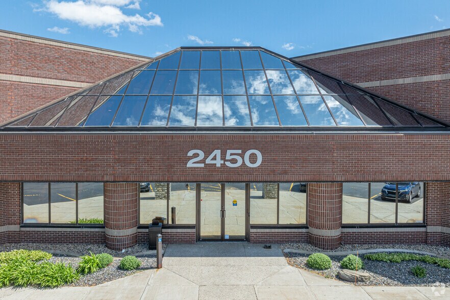 2450 44th St SE, Kentwood, MI à louer - Photo de l’immeuble – Image 2 sur 5