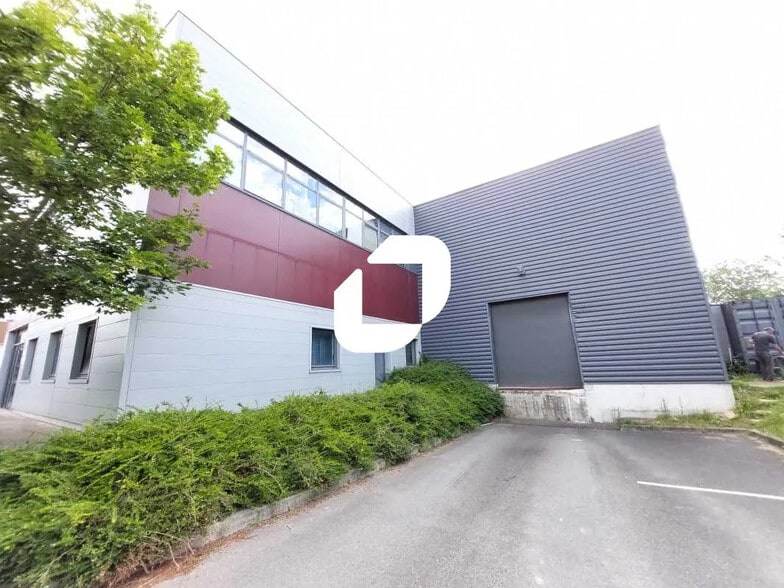 16 Rue Anatole Moussu, Méré à louer - Photo de l’immeuble – Image 2 sur 13