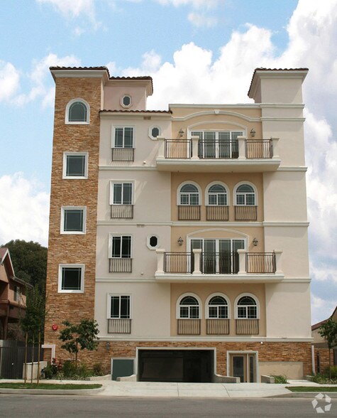 11501 Hatteras St, North Hollywood, CA à vendre - Photo principale – Image 1 sur 13