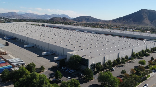 Plus de détails pour 10681 Production Ave, Fontana, CA - Bureau, Industriel/Logistique à louer