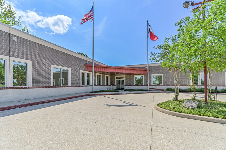 4701 Preston Ave, Pasadena, TX à louer - Photo de l’immeuble – Image 3 sur 25