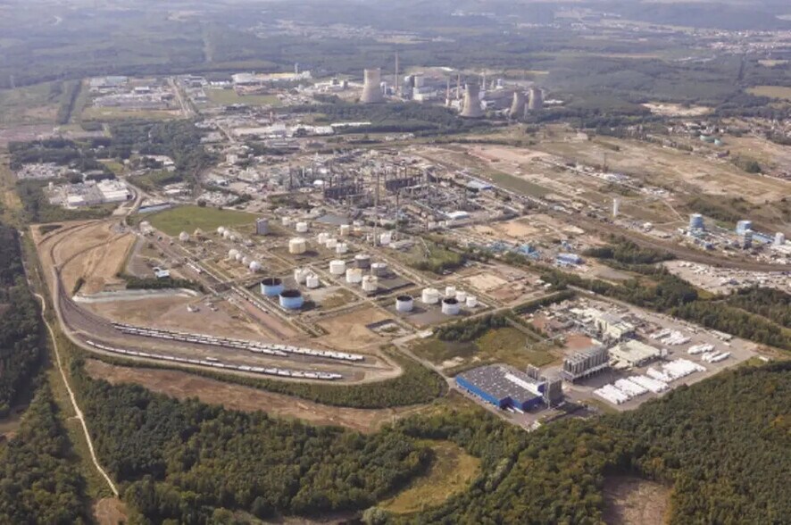 Local d'activités dans Saint-Avold à vendre - Photo de l’immeuble – Image 2 sur 3