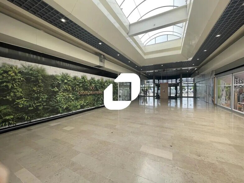 Local commercial dans Châlons-en-Champagne à louer - Photo de l’immeuble – Image 2 sur 4