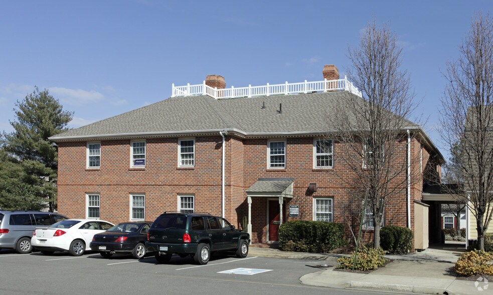 9601 Gayton Rd, Richmond, VA à louer - Photo principale – Image 2 sur 5