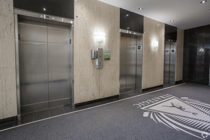 940-950 6th Ave SW, Calgary, AB à louer - Hall d’entrée – Image 3 sur 17