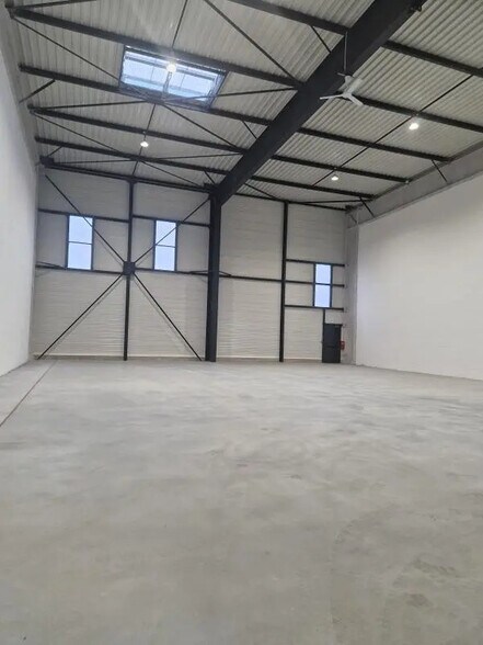 Local d’activités dans SAINT-OUEN-L'AUMONE à louer - Photo intérieure – Image 1 sur 7